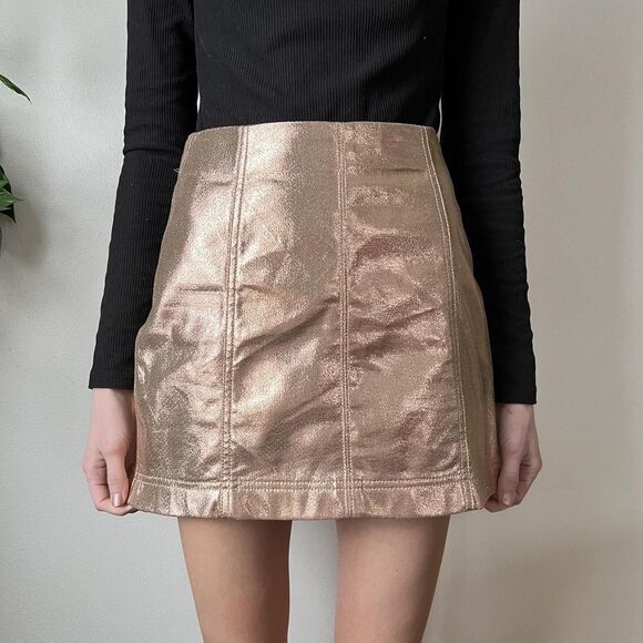 WILD FABLE TARGET ROSE GOLD MINI METALLIC SKIRT  Women’s Size 8 - Picture 1 of 5